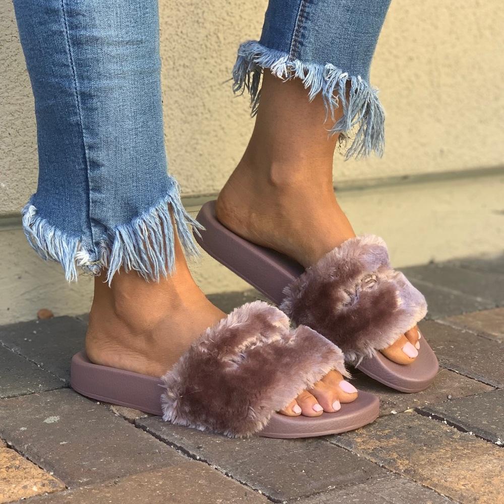 NIB Mauve Blush Furry Fuzzy Slip On Slides - Picture 2 of 8